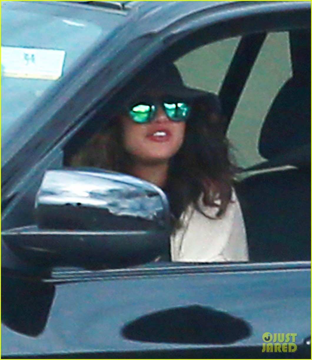 selena gomez is all smiles after leaving casting call 023046979