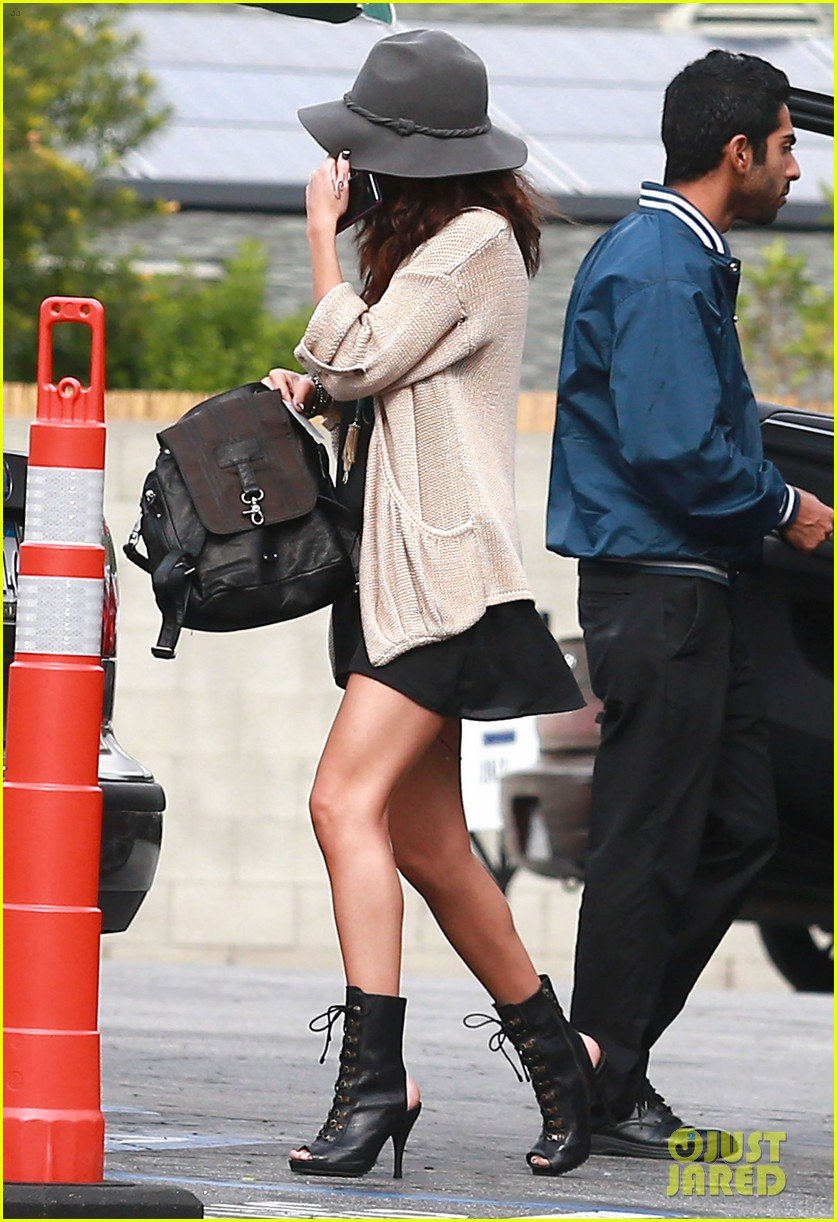selena gomez is all smiles after leaving casting call 053046982