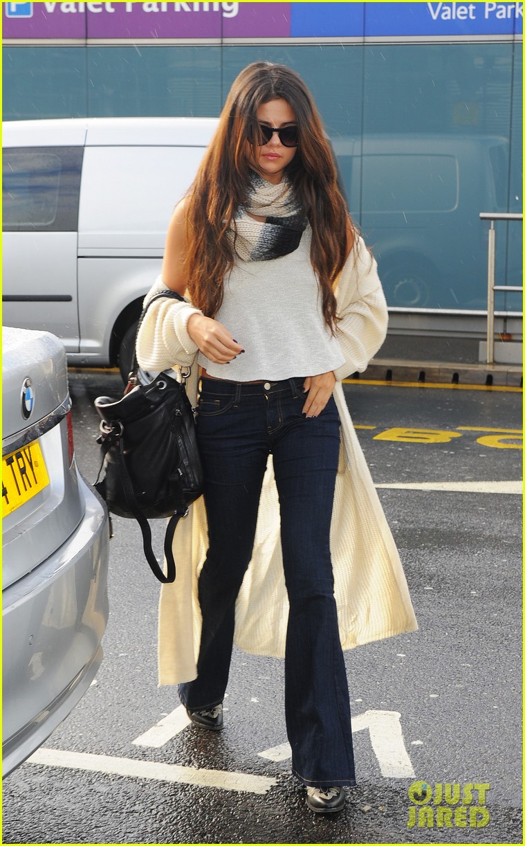 selena gomez leaves london after hanging with niall horan samantha droke 023055646