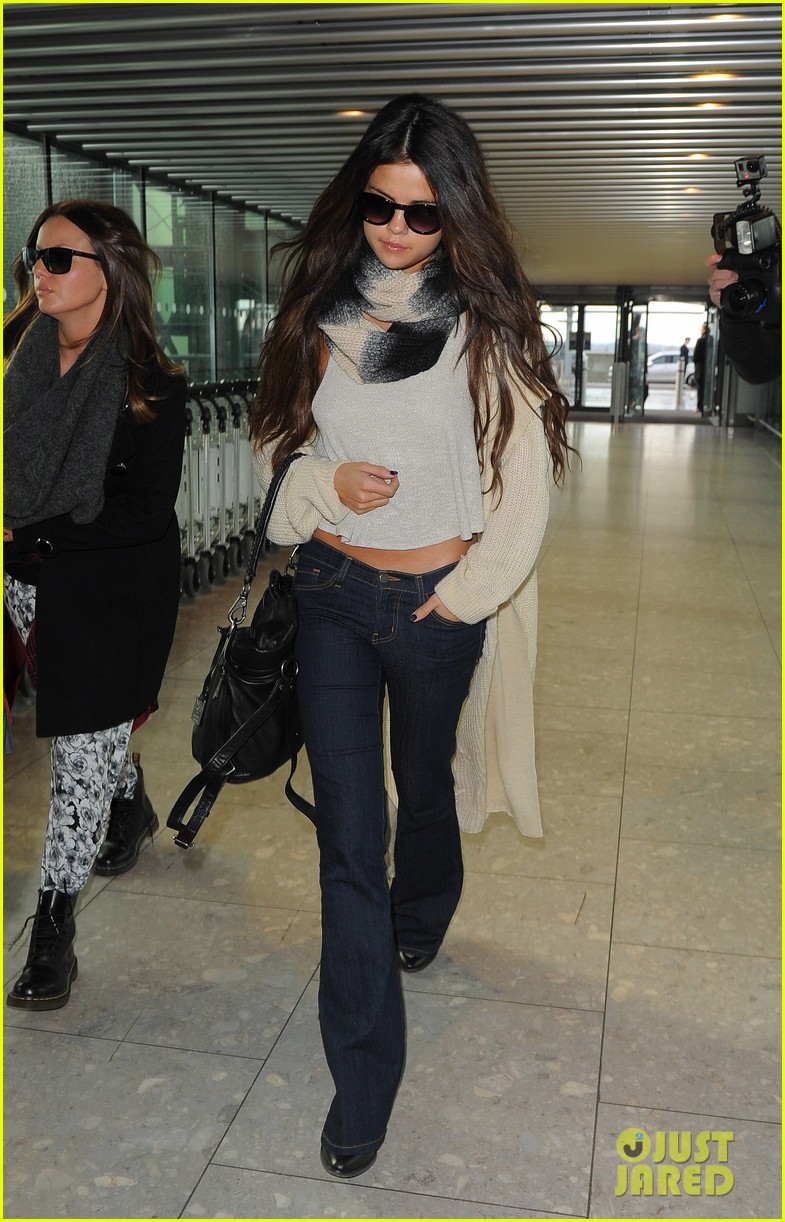 selena gomez leaves london after hanging with niall horan samantha droke 03