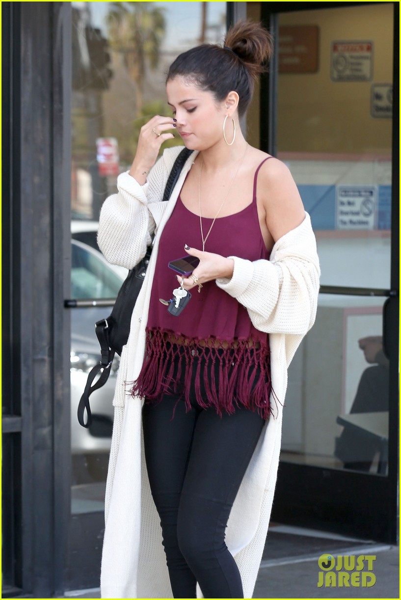 selena gomez stops for a slurpee after her rehab statement 20