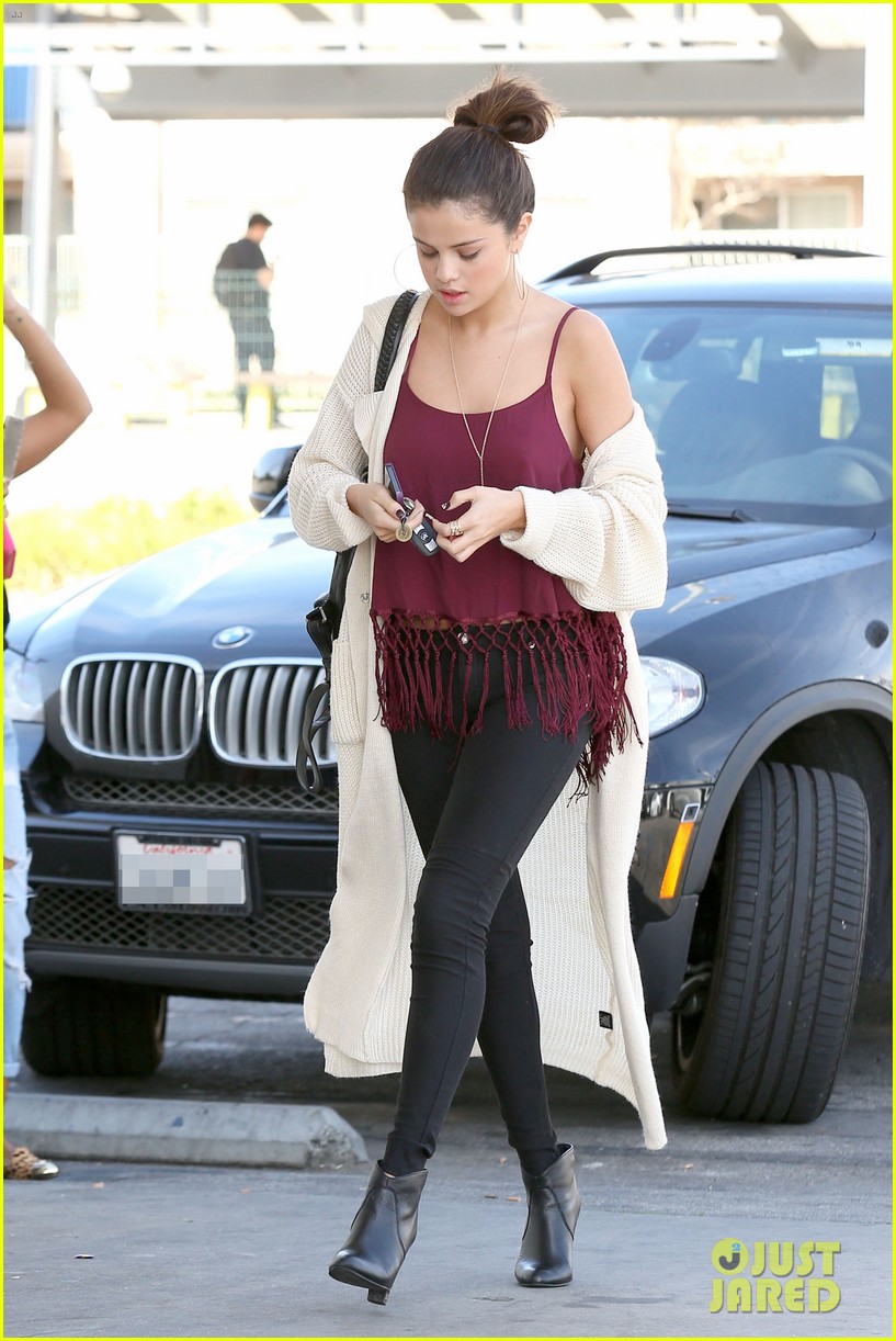 selena gomez stops for a slurpee after her rehab statement 233052205