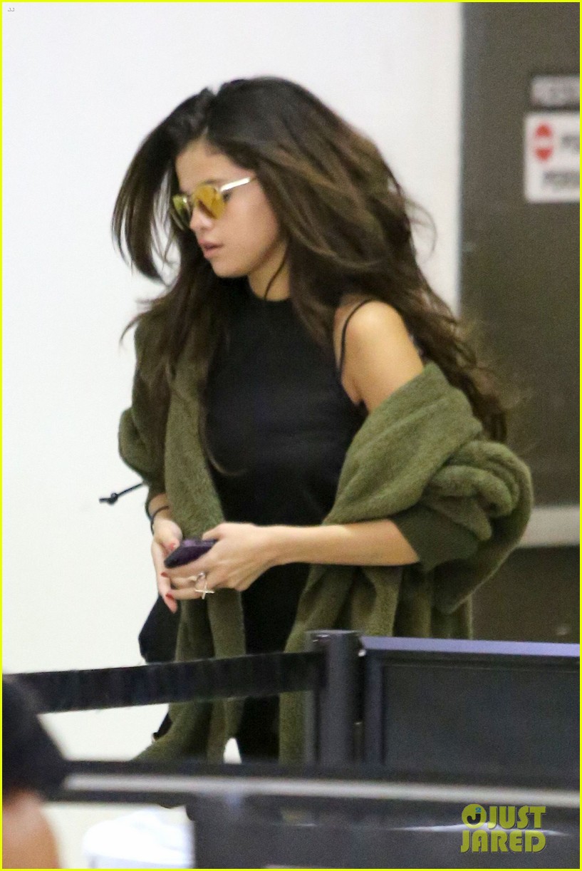 selena gomez is back in los angeles after quick trip away 213061200