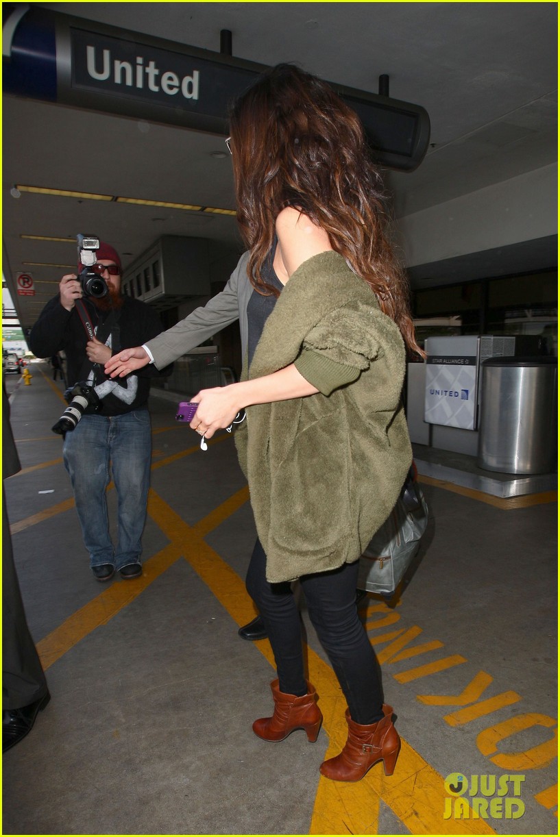 selena gomez is back in los angeles after quick trip away 29