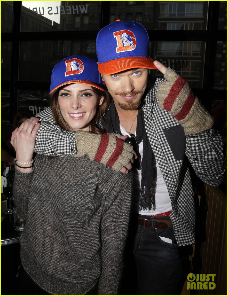 ashley greene super bowl with paul khoury his parents 023046948