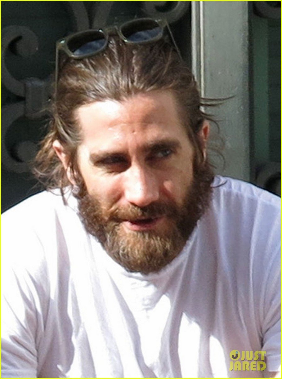 jake gyllenhaal sports very bushy beard in rome 013059876