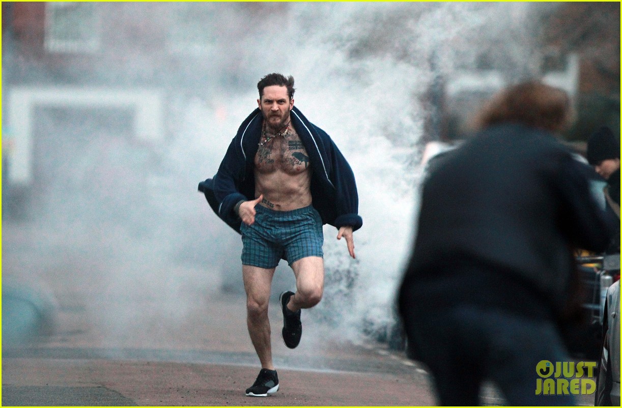 tom hardy runs shirtless in his boxers for stand up to cancer 043059801