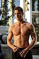 justin hartley goes shirtless sexy in new revenge stills 01