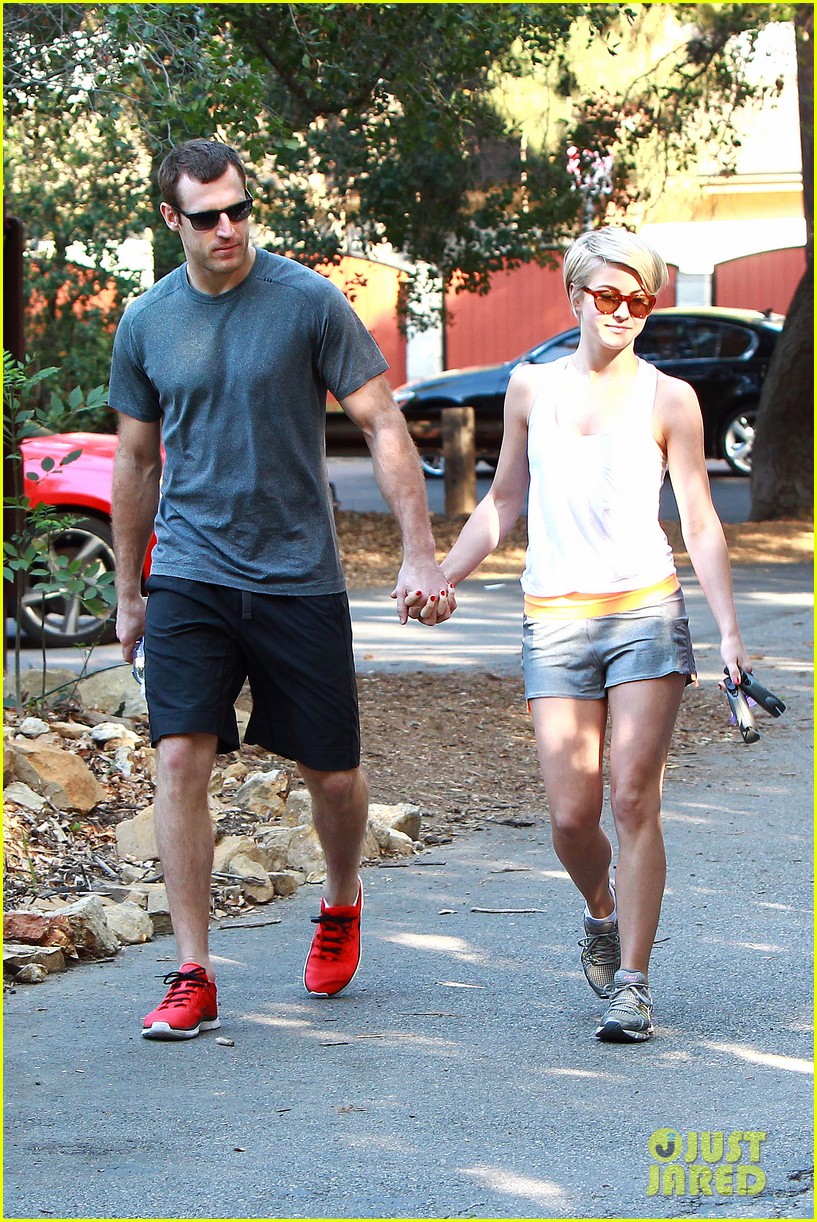 julianne hough holds hands with hockey player brooks laich 133054666