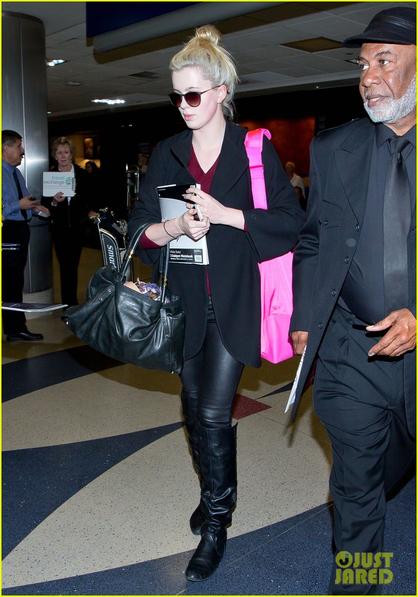 ireland baldwin heads back to los angeles after nyfw 083054411