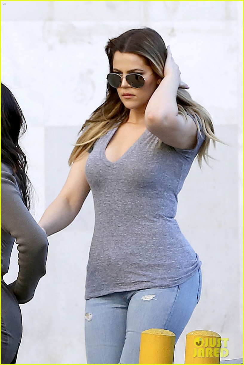 kim kardashian goes back to brunette hair steps out with sisters khloe kylie with new do 133045847