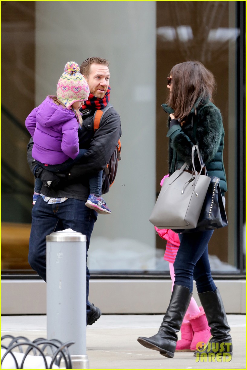 Katie Holmes Ice Skating Play Date with Suri! Photo 3050330