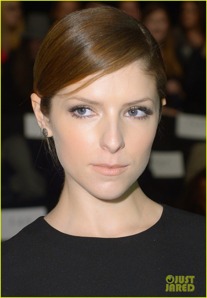 anna kendrick doesnt want to see scary anti smoking ads 103052986