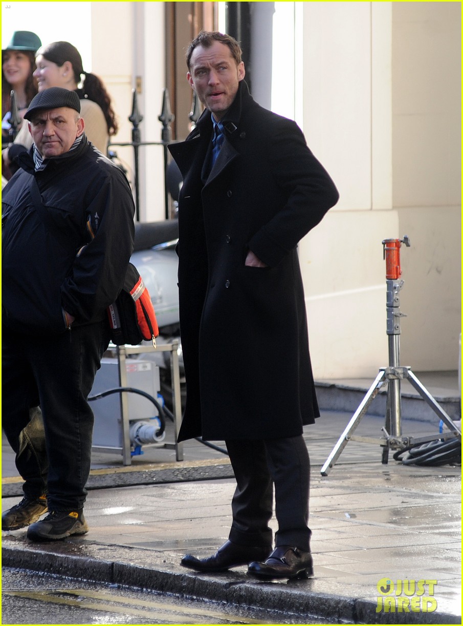 jude law begins filming an unknown production in london 09