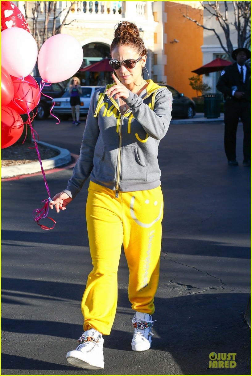 jennifer lopez valentine day lunch with mom guadalupe 25