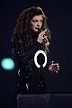 lorde performs wins at brit awards 2014 video 01