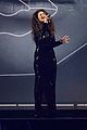 lorde performs wins at brit awards 2014 video 04