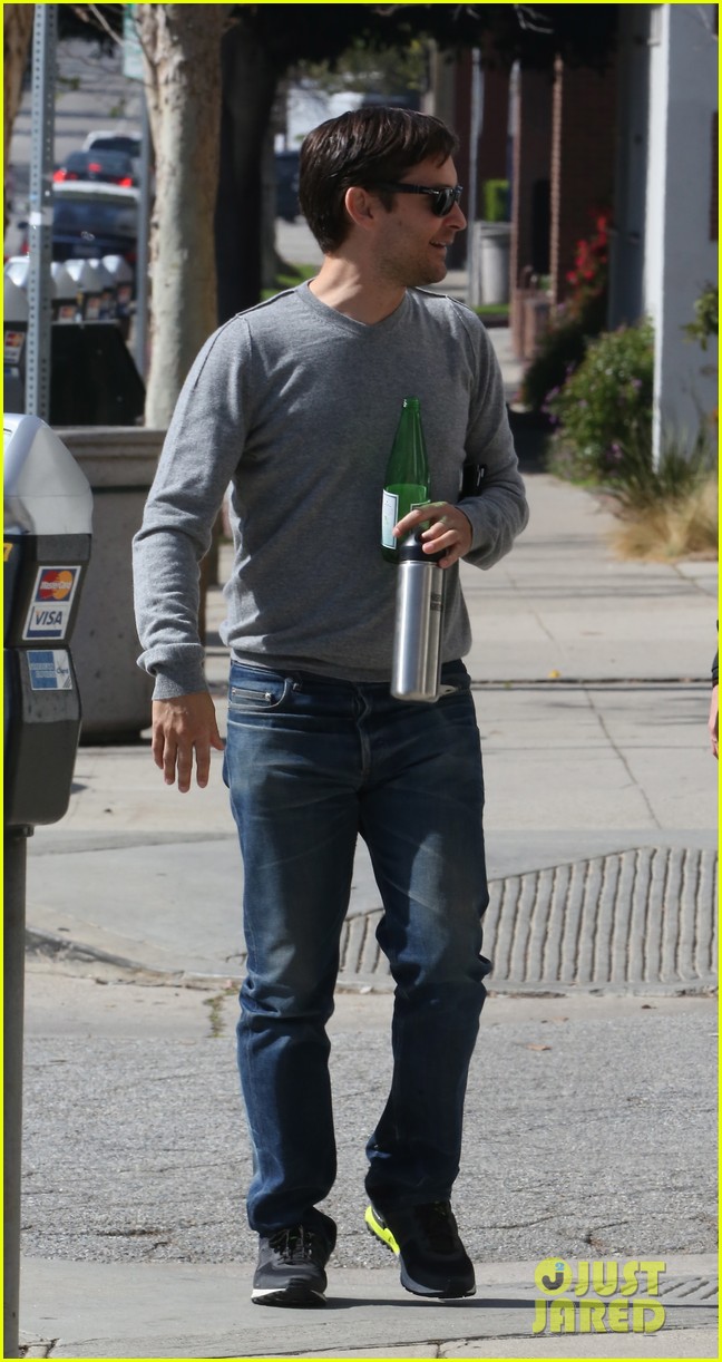 tobey maguire gets in some guy time lunches with a pal 10