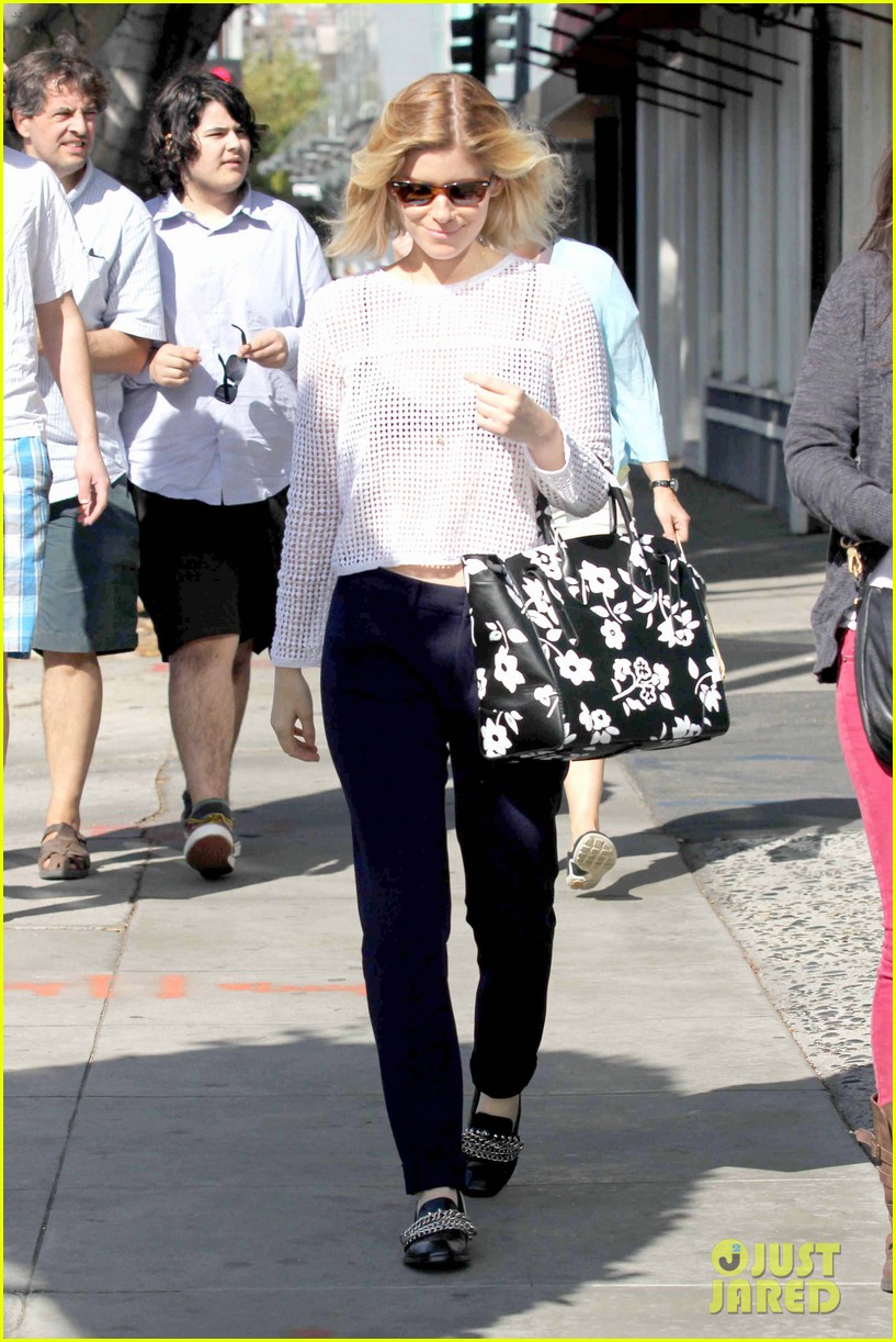 kate mara steps out after binging on house of cards season 2 113054653