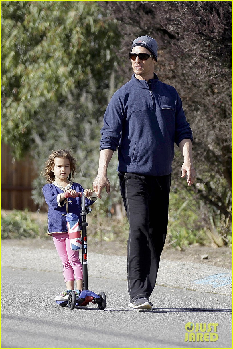 matthew mcconaughey his family work on their fitness together 16
