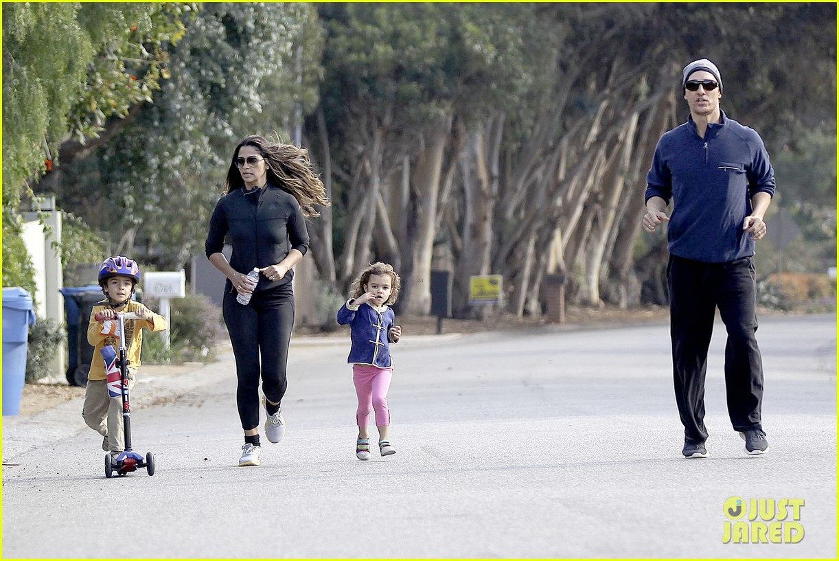 matthew mcconaughey his family work on their fitness together 183059000