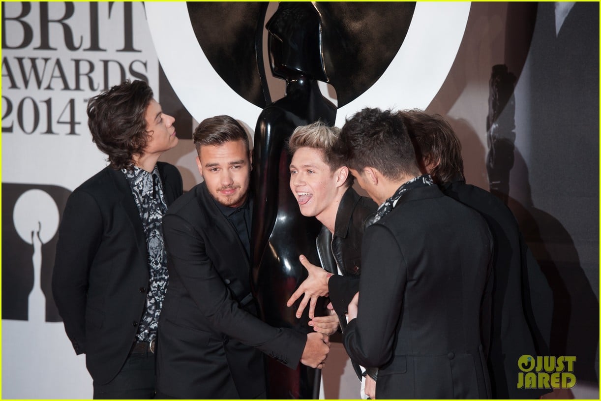one direction brit awards red carpet 2014 033056346