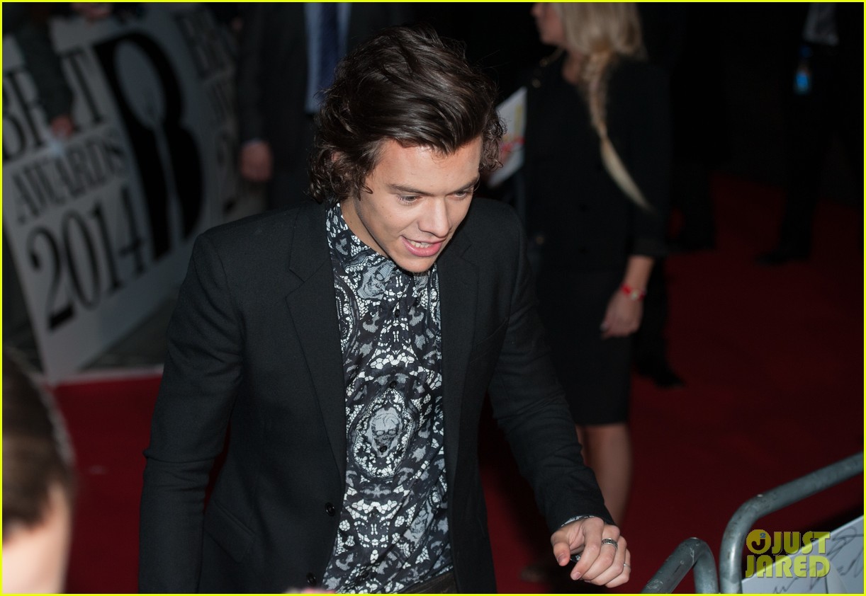 one direction brit awards red carpet 2014 043056347