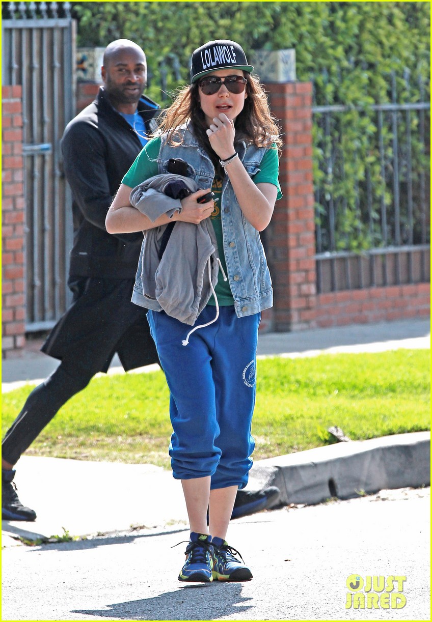 ellen page looks comfy cool while leaving the gym 03