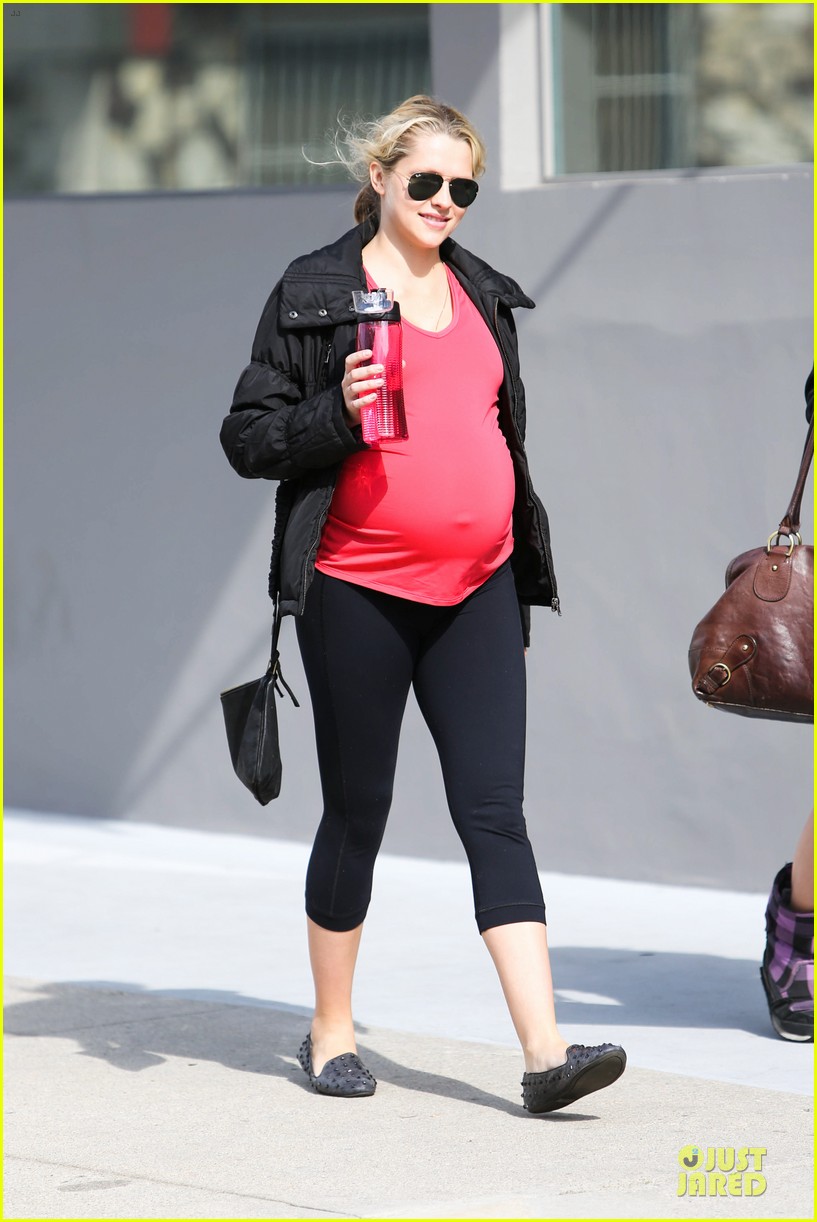 teresa palmer red hot baby bump for pilates workout 123047628