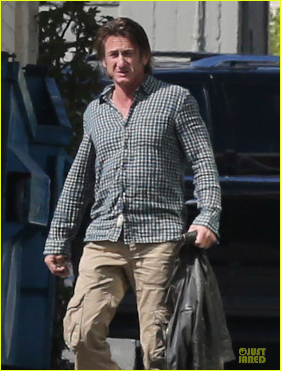 sean penn charlize theron were inseparable in cabo 023060648