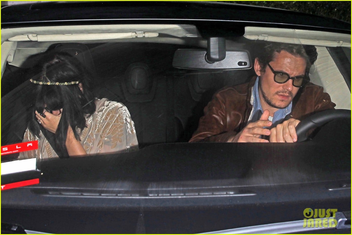 katy perry john mayer engagement rumors swirl after ring spotted on that finger 093055102