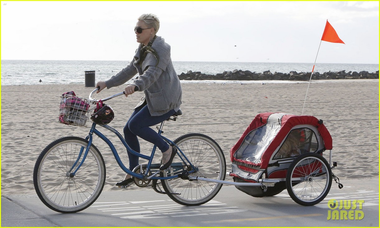 pink goes for bike ride after finishing truth about love tour 05