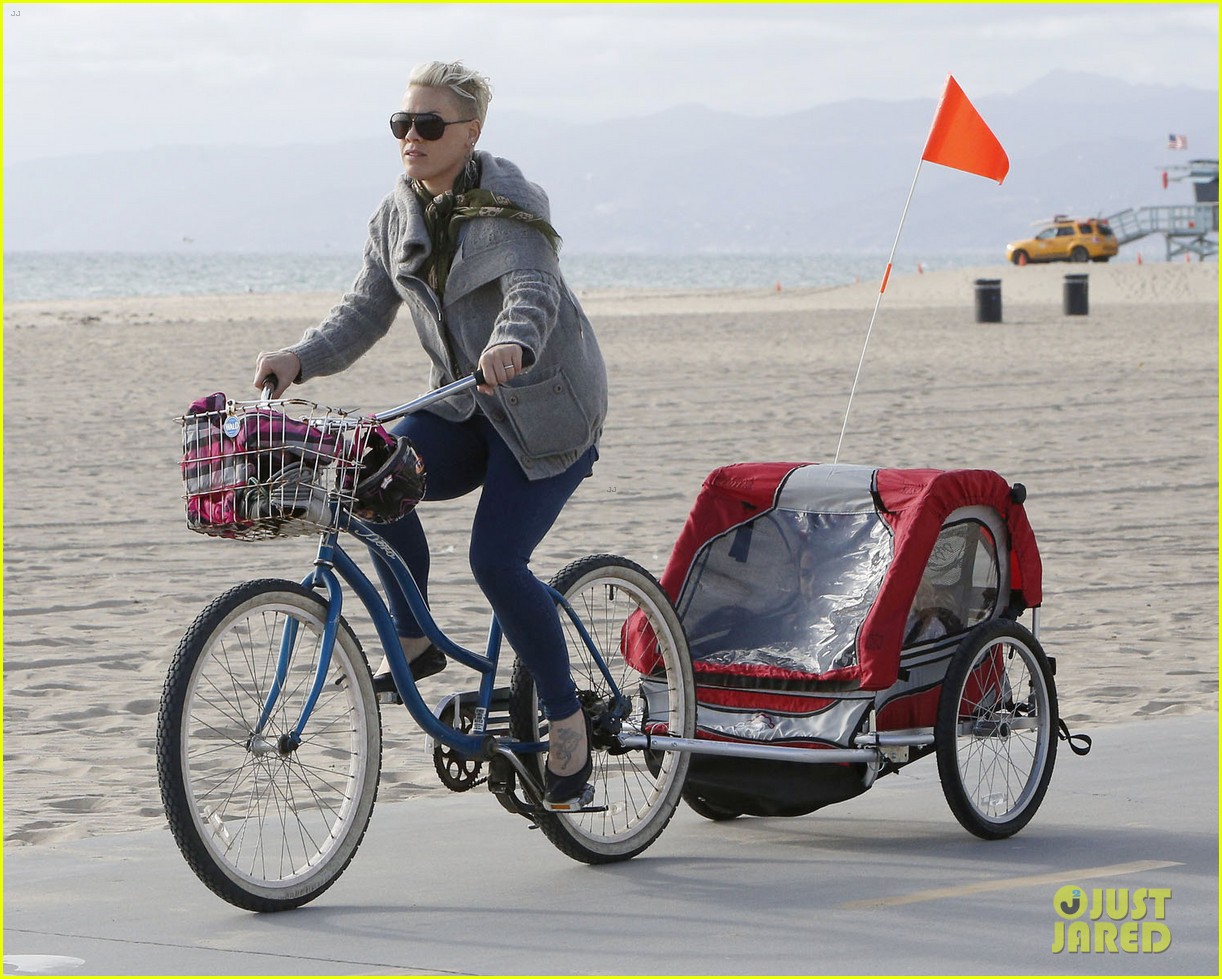 pink goes for bike ride after finishing truth about love tour 083046847