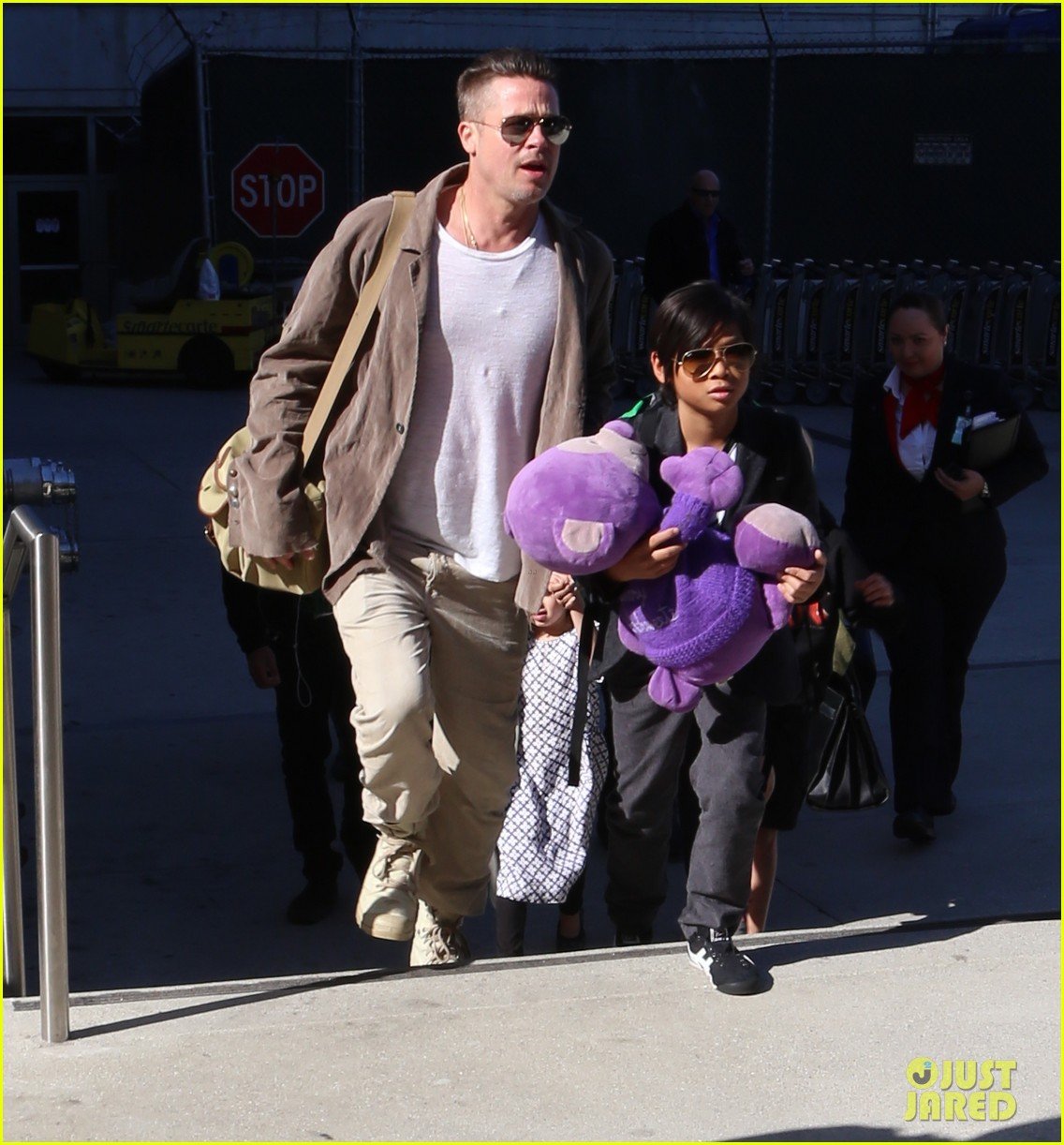 angelina jolie brad pitt all six kids land in los angeles see the new pics 15