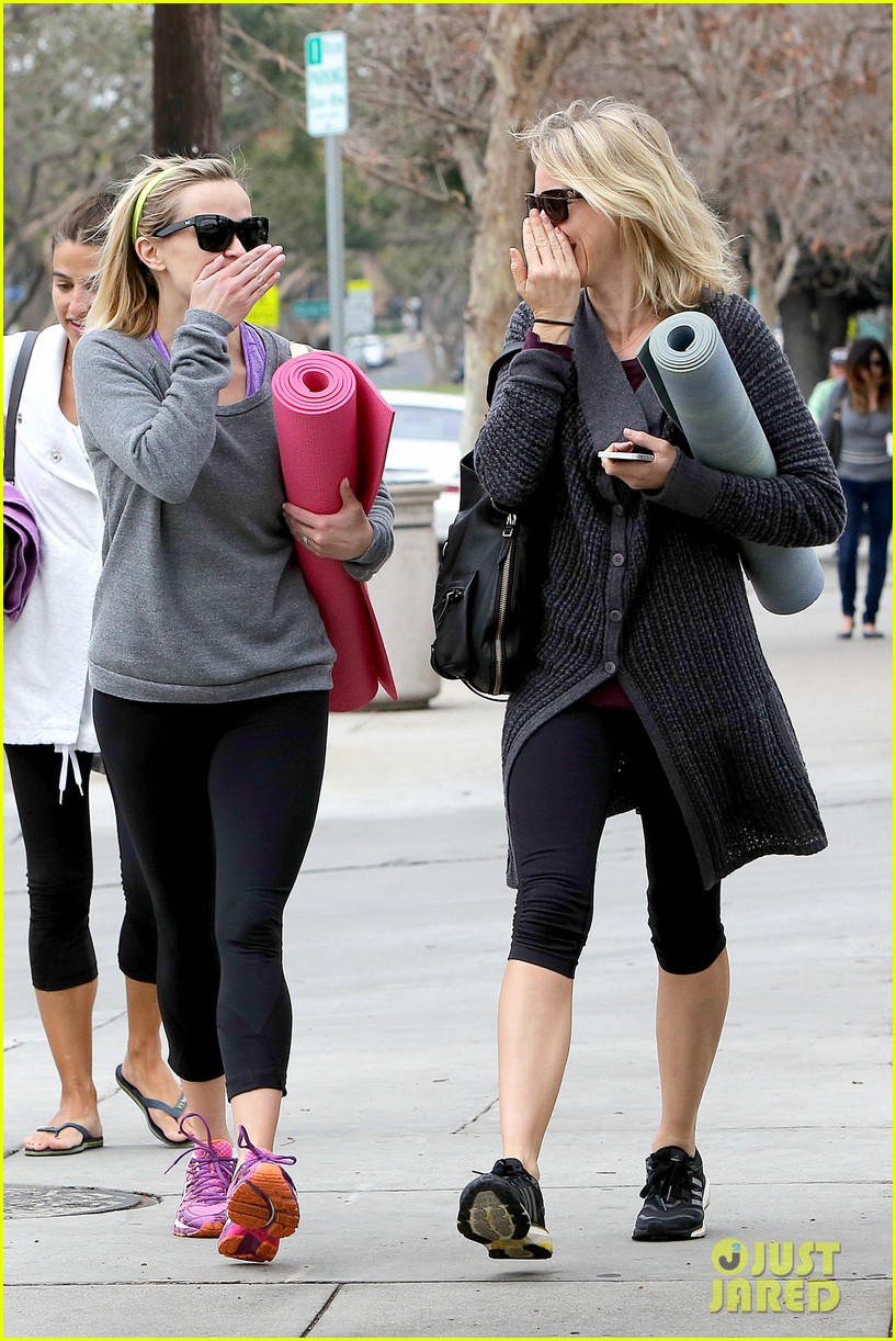 reese witherspoon naomi watts share secrets after yoga 033048715