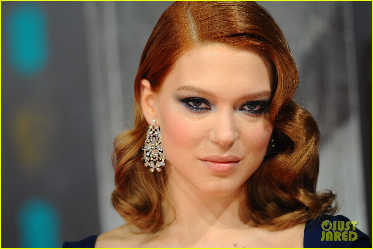 lea seydoux shows blue is the warmest color at baftas 2014 12