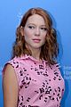 lea seydoux shows blue is the warmest color at baftas 2014 07