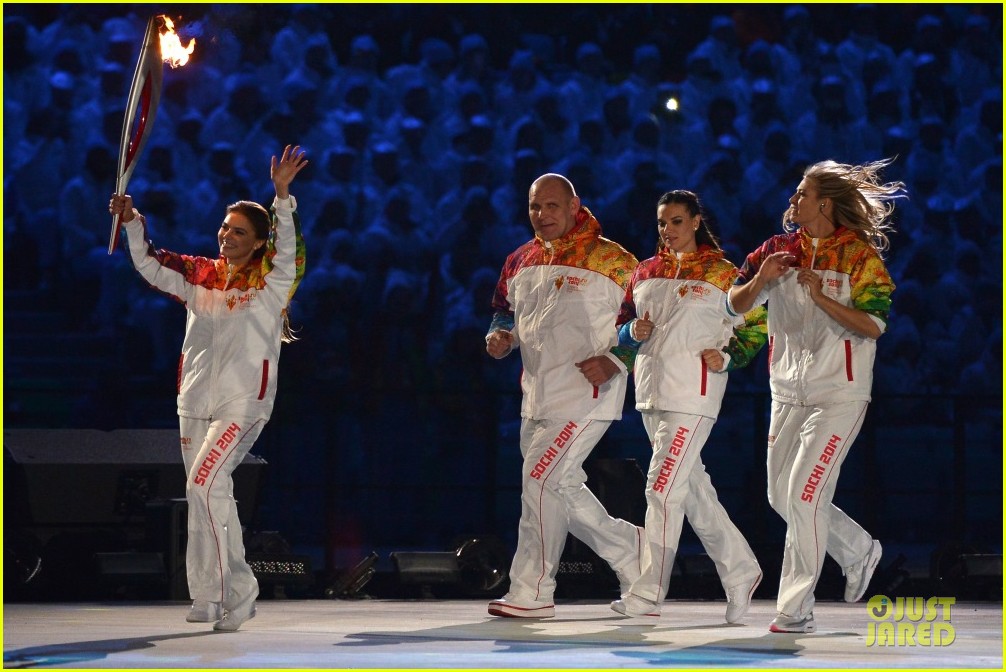 maria sharapova irina shayk sochi olympics 2014 opening ceremony 15