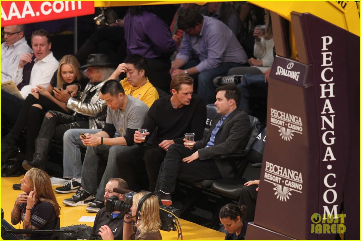 alexander skarsgard sits courtside for the lakers game 063052110