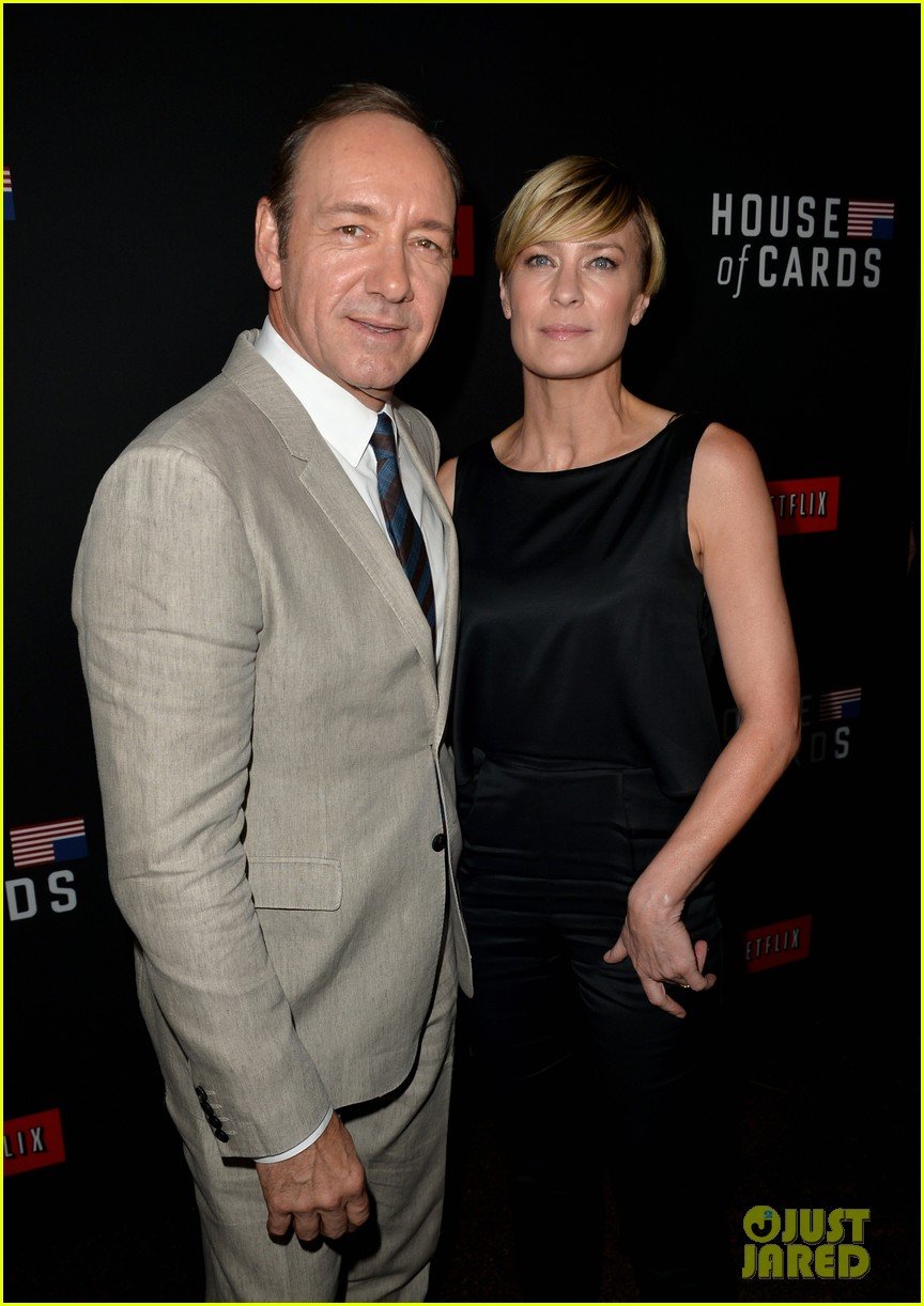 kevin spacey thinks you should binge watch house of cards 113053213