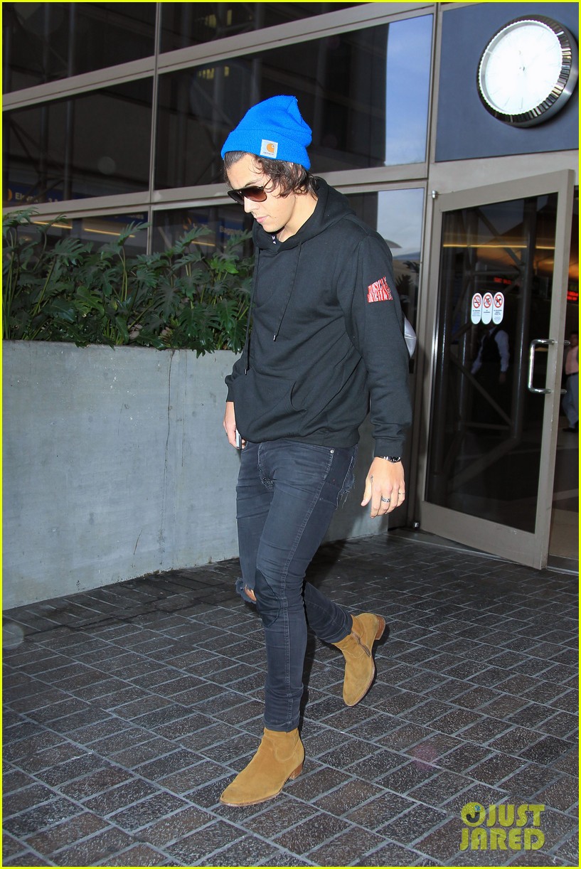 harry styles lands in los angeles after brit awards wins 03