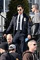 justin theroux looks mighty fine in his police uniform 03