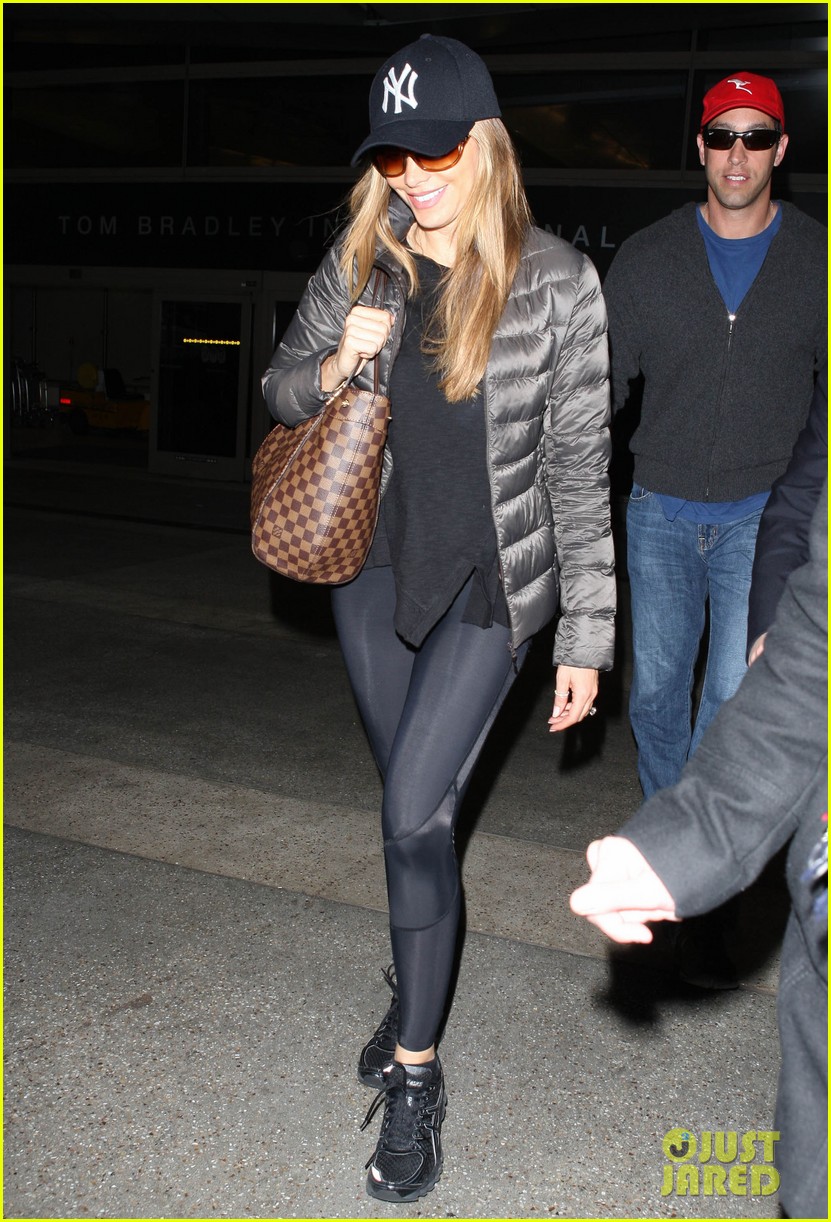 sofia vergara arrives back in los angeles after modern family in sydney 033061587