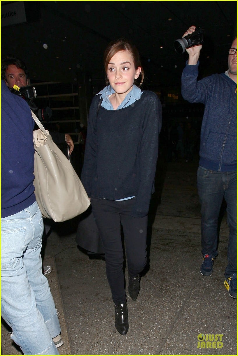 emma watson flys into lax airport before oscars 2014 09