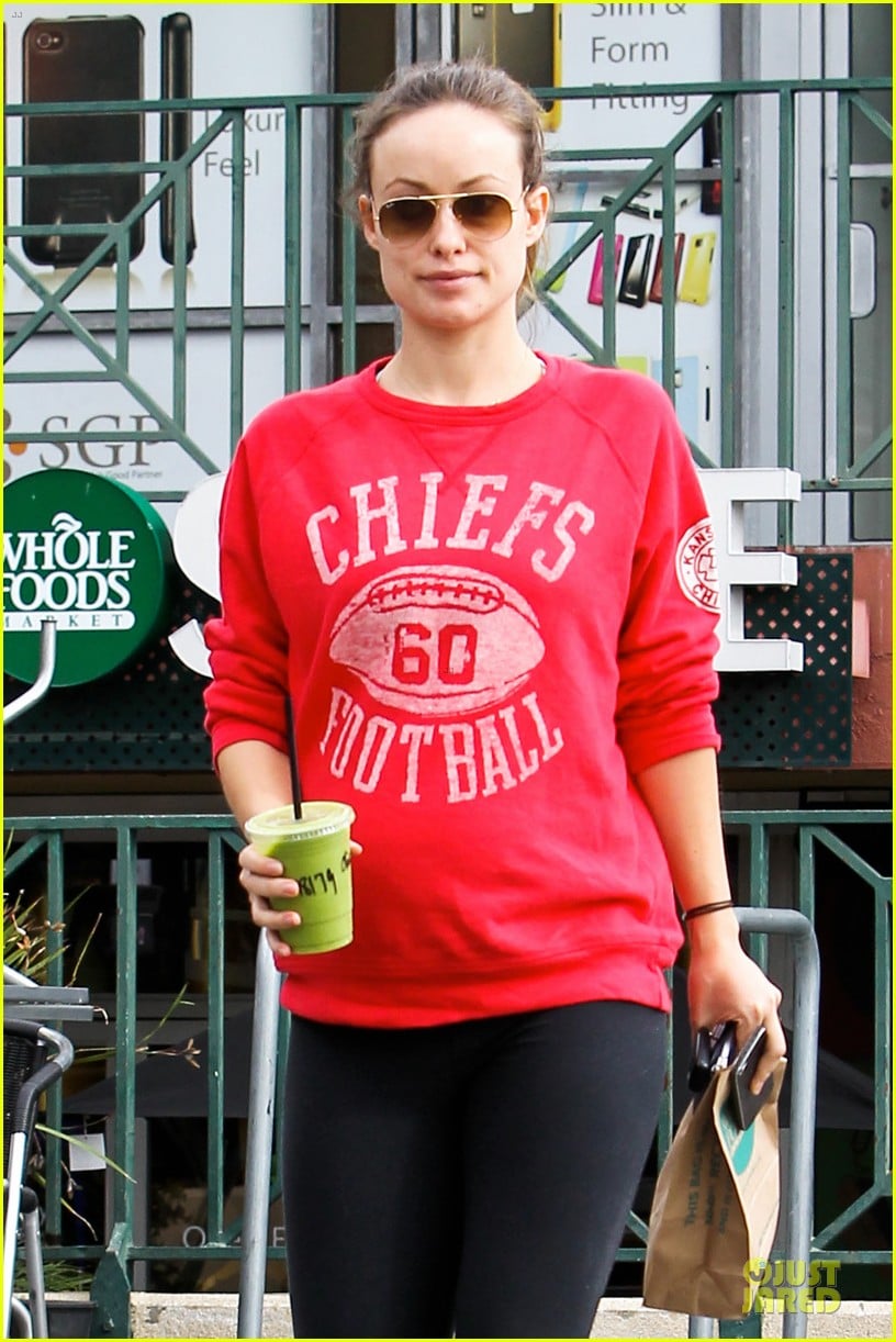 olivia wilde rocks p6 hat to protest russia anti gay law 04