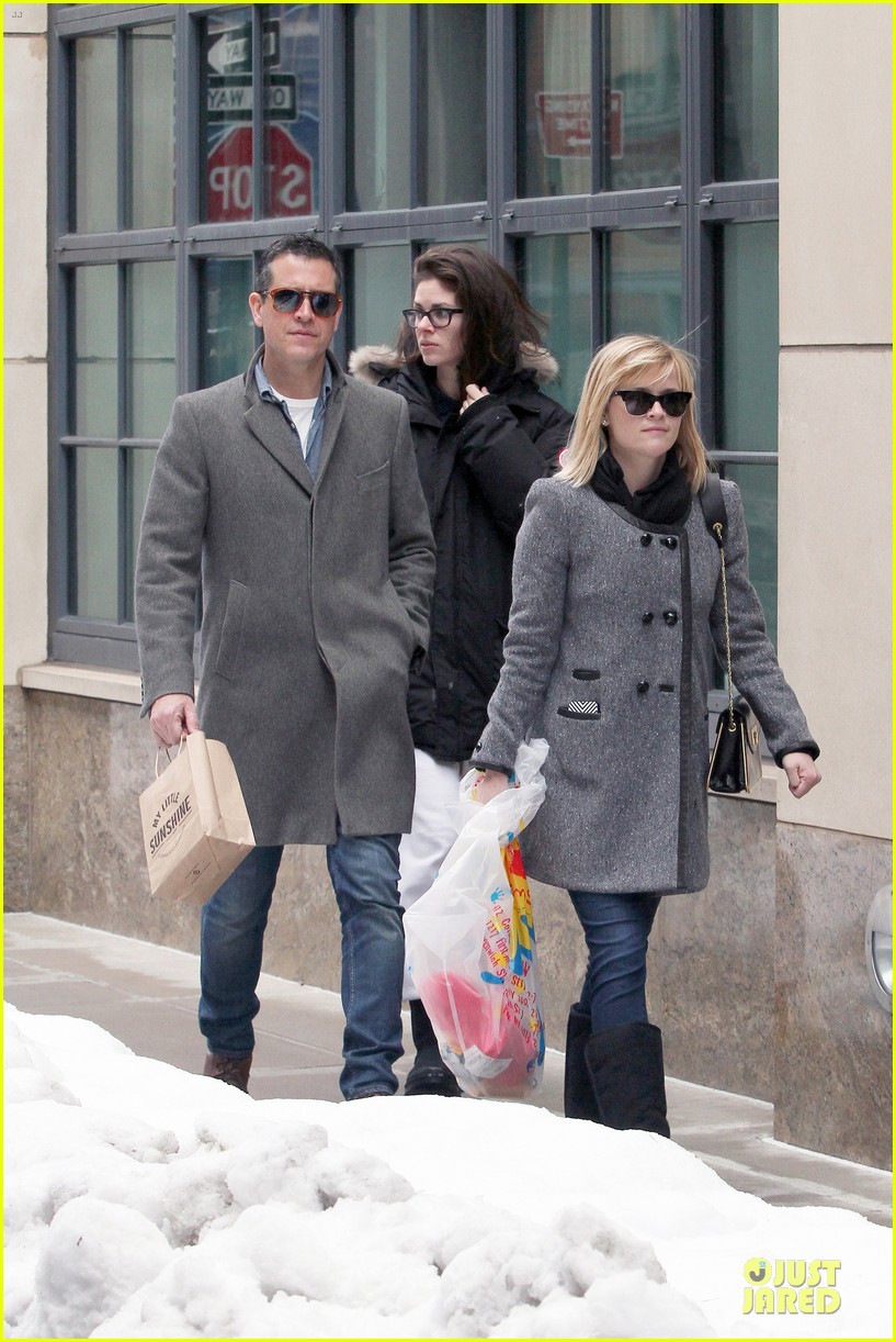 reese witherspoon jim toth matching couple on valentines day 083053679
