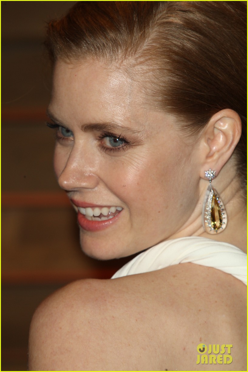 amy adams is white hot in new dress at oscars party 2014 043064653