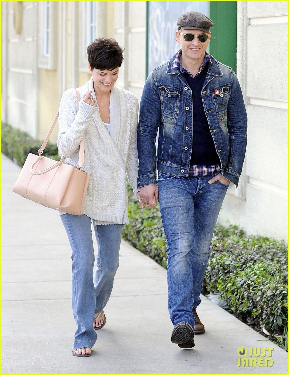 peter facinelli jaimie alexander hold hands look all lovey dovey together 08