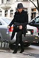 jennifer aniston uses fedora to blend in with nyc 14