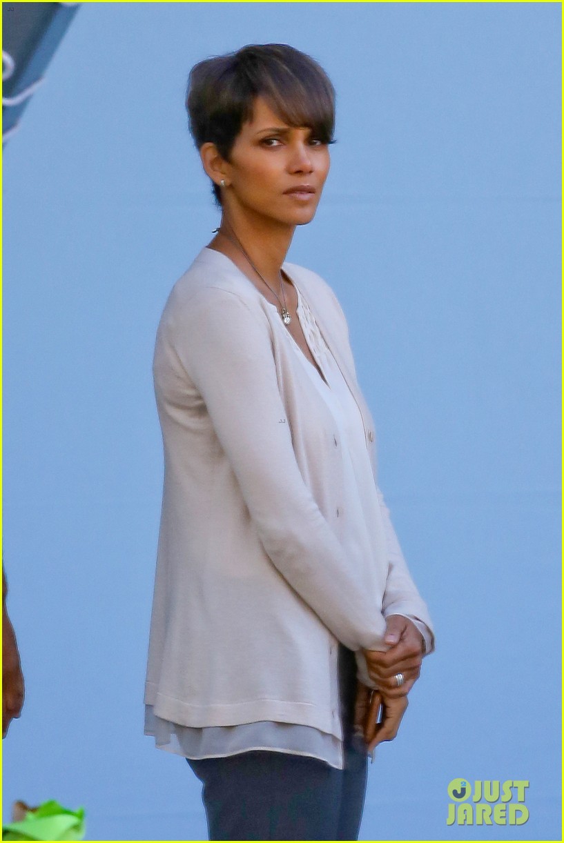 halle berry gets to work on extant 11